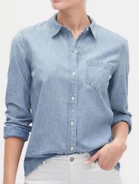 GAP Light Blue Chambray 100% Cotton Fitted Boyfriend Shirt Small